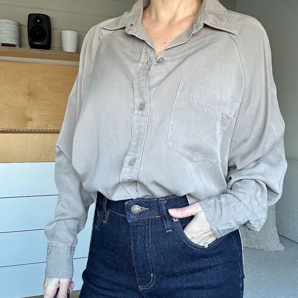 Aritzia Wilfred Free Taupe Blouse in size XS